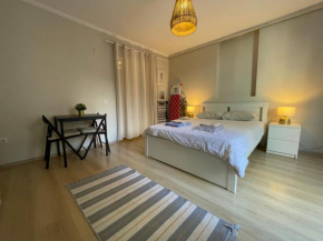 Apt w/ Balcony in center,5 mn walk to Istiklal